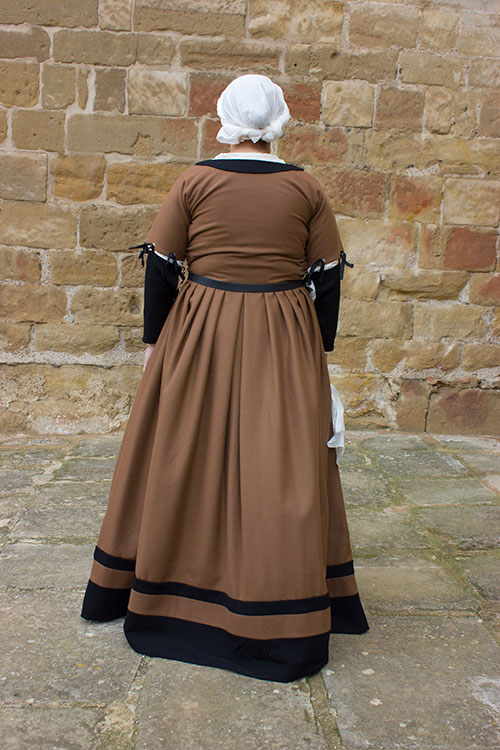 vestido medieval mujer siglo XVI